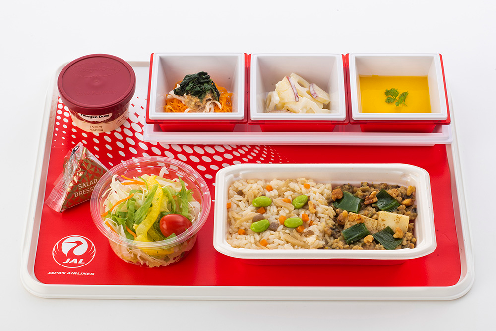 SDGs達成に向け、「未来に残す機内食」をテーマにした「RED à table」を10月1日より国際線で開始｜プレスリリース｜JAL企業サイト